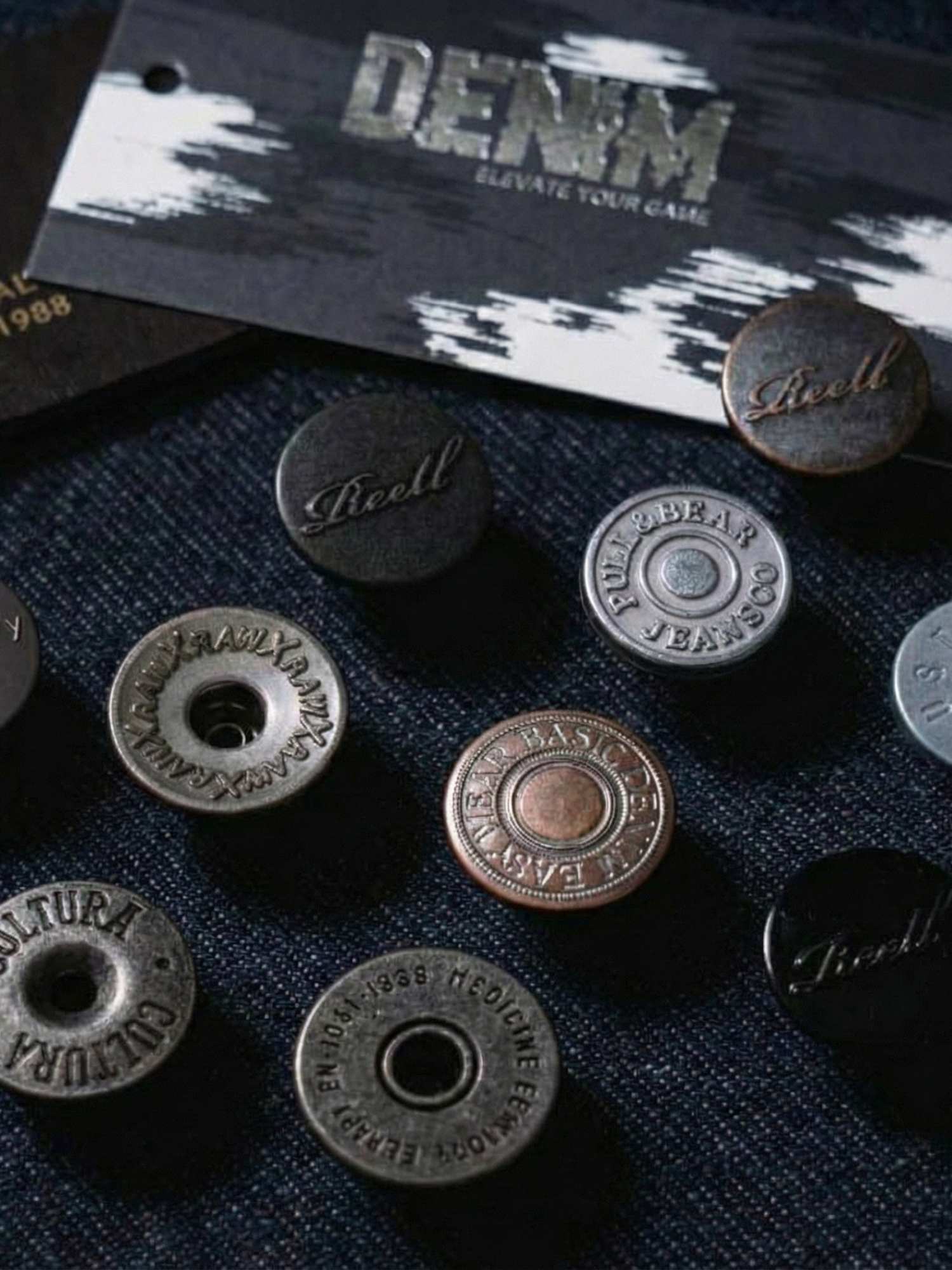 Metal Buttons — variant 4